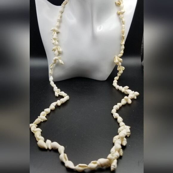 Exquisite authentic seashell intricate necklace - Picture 1 of 2